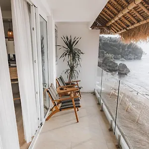 Legends Beachfront Station touristique
